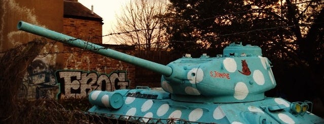 The Russian T-34 Tank is one of Serradura: сохраненные места.