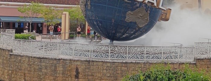 Universal Globe is one of Summer Vacation 2012.