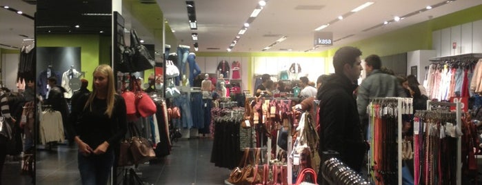 Bershka is one of Tempat yang Disukai Danica.