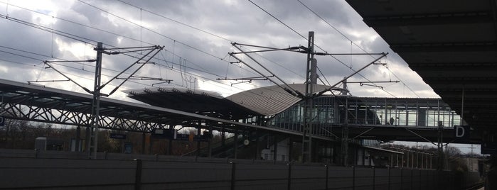 Bahnhof Düsseldorf Flughafen is one of Tempat yang Disukai Silvia.