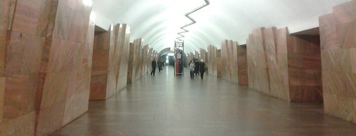 metro Barrikadnaya is one of Московское метро | Moscow subway.