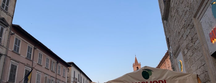 Piazza Arringo is one of Umbrien / Marken 21.