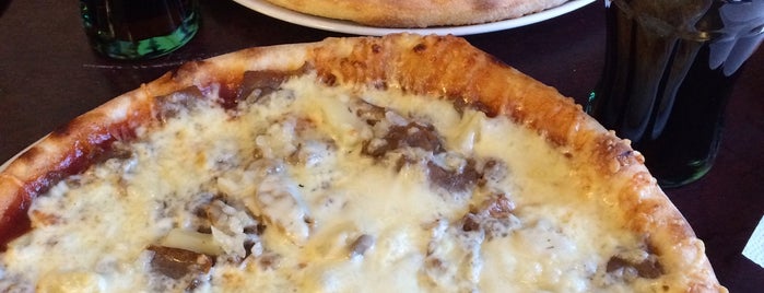Napoli Pizza-Kebab is one of Sallaさんの保存済みスポット.
