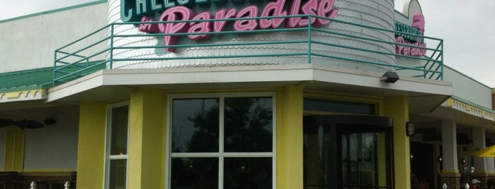 Cheeseburger in Paradise - Kansas City is one of Locais curtidos por Jodi.