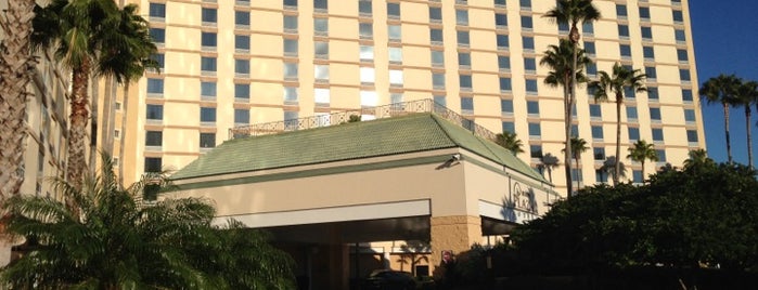 Rosen Plaza Hotel is one of Lugares favoritos de Elias.