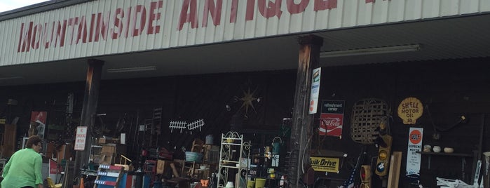 Mountainside Antique Mall is one of Lugares favoritos de Tyler.