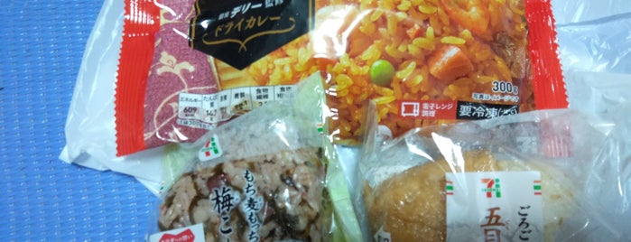 7-Eleven is one of コンビニ3.