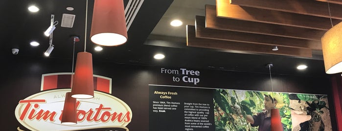 Tim Hortons is one of สถานที่ที่ Henry ถูกใจ.