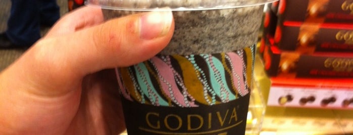 Godiva Chocolatier is one of ᴡさんの保存済みスポット.