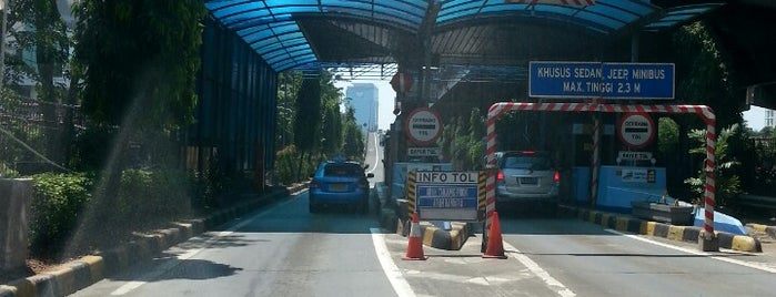 Gerbang Tol Pulomas is one of High Way / Road in Jakarta.