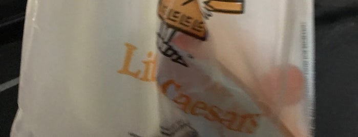 Little Caesars Pizza is one of Lieux qui ont plu à Jose.