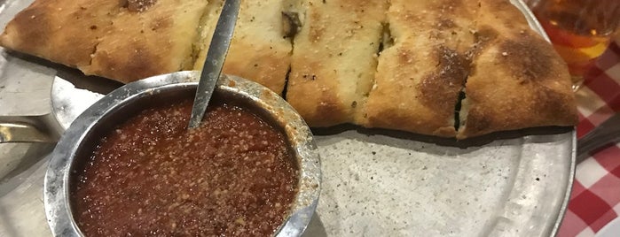 Grimaldi's Pizzeria is one of Adamさんのお気に入りスポット.