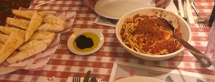 Buca di Beppo is one of Saved Lunch/Dinner Spots.