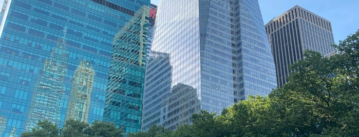 Bryant Park is one of Leslie : понравившиеся места.