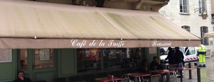 Café De La Truffe is one of Tempat yang Disukai Joao Ricardo.