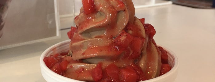 Desert Swirl Frozen Yogurt and Ice Cream is one of Posti che sono piaciuti a Heidi.
