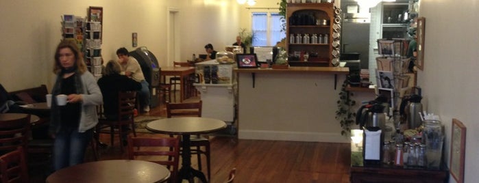 Borderlands Cafe is one of Remote Work / Study Spots (San Francisco).