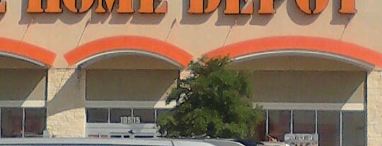 The Home Depot is one of Lugares guardados de Cecilia.