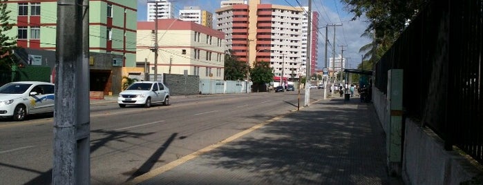 Avenida Miguel Castro is one of สถานที่ที่ Eduardo ถูกใจ.