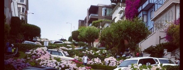 Lombard Street is one of 41 cosas que no puedes perderte en San Francisco.