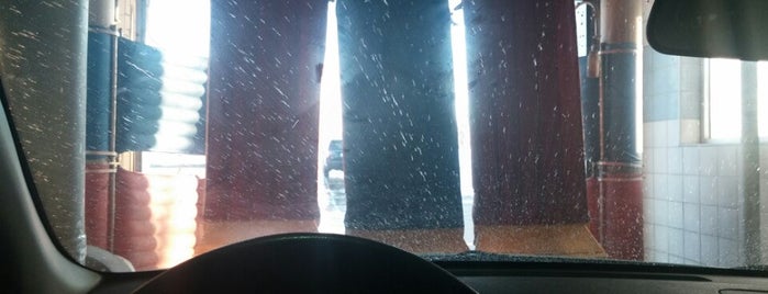 $2 Car Wash is one of Dave 님이 좋아한 장소.