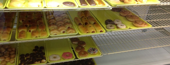 Donut 7 is one of Ailieさんのお気に入りスポット.