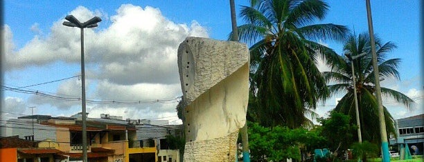 Praça Augusto Leite is one of สถานที่ที่ Luana ถูกใจ.