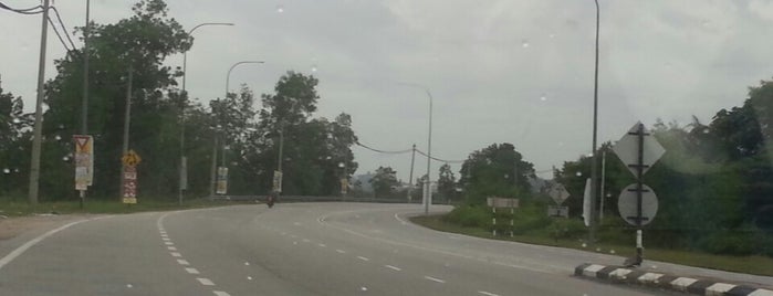 Jalan Batu Arang Exit Puncak Alam is one of สถานที่ที่ ꌅꁲꉣꂑꌚꁴꁲ꒒ ถูกใจ.