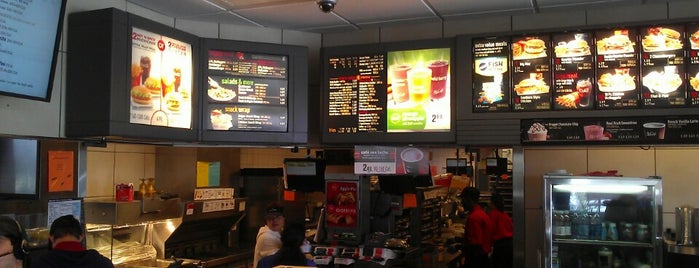 McDonald's is one of Lieux qui ont plu à Mikey.