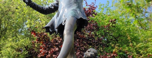 Peter Pan Statue is one of London.