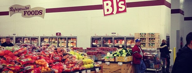 BJ's Wholesale Club is one of Lugares favoritos de Zachary.