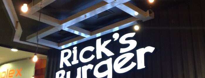 Rick's Burger is one of สถานที่ที่ Karol ถูกใจ.