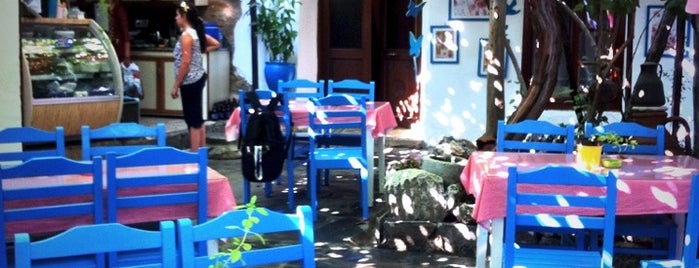 Hayal Cafe is one of Locais curtidos por Aydoğan.