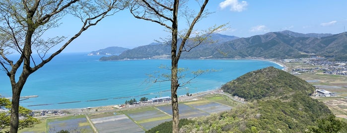 Kuniyoshi Castle Ruins is one of 麒麟がくる ゆかりのスポット.