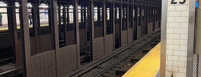 MTA Subway - 23rd St (6) is one of Lugares favoritos de Jason.