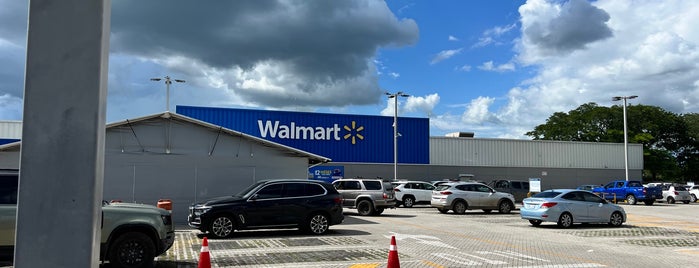 Walmart is one of Lieux qui ont plu à Curt.