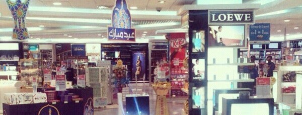 Muscat Duty Free is one of Locais curtidos por Hashim.