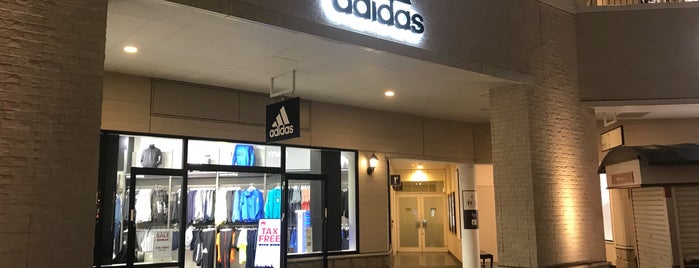 adidasアウトレット 仙台泉 is one of スポーツショップ2.