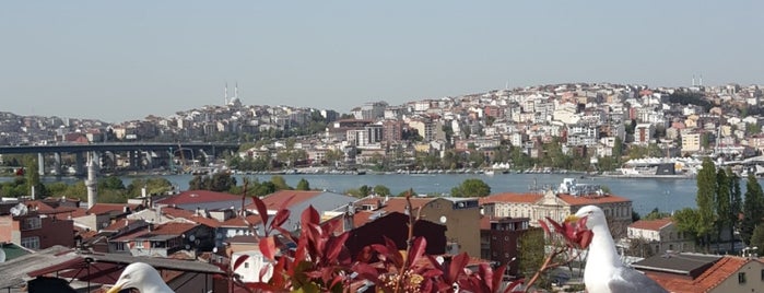 Köpük Laundry is one of Tempat yang Disukai Zeynep.