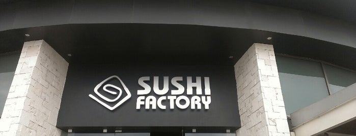Sushi Factory is one of สถานที่ที่ karla ถูกใจ.