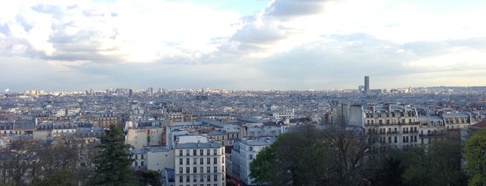 Montmartre is one of Paris.