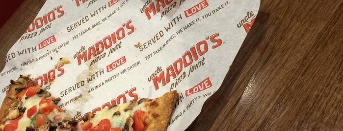 Uncle Maddio's Pizza Joint is one of Matt'ın Beğendiği Mekanlar.