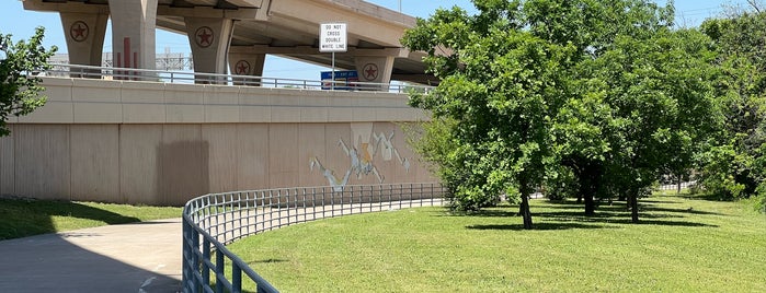 Cottonwood Trail is one of Trails.