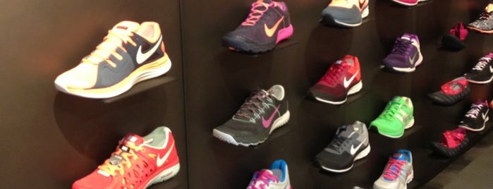 Nike Exclusive Store is one of Lugares favoritos de Ifigenia.