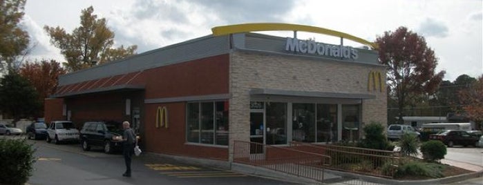 McDonald's is one of สถานที่ที่ Ronald ถูกใจ.