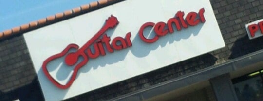 Guitar Center is one of Lieux qui ont plu à Trevor.