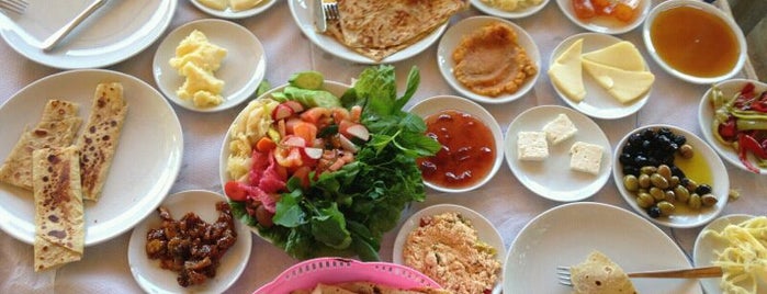 Kahvaltı Cenneti is one of Serap'ın Kaydettiği Mekanlar.