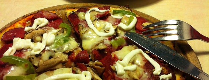 King Pizza is one of Locais curtidos por Mutlu.