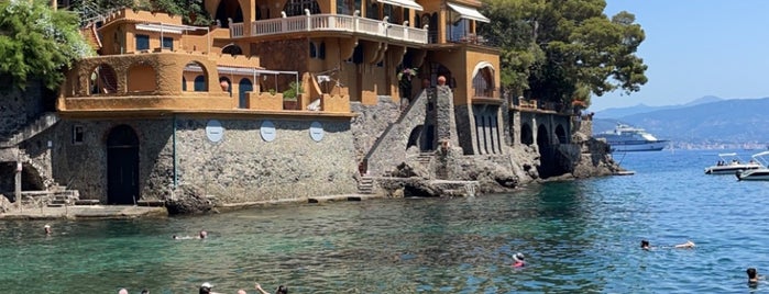 Approdo al Cannone (Domina Beach) is one of Portofino 🇮🇹.