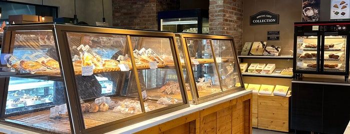 Tous les Jours Bakery & Cafe is one of Lugares guardados de Michael.